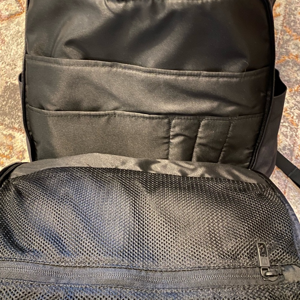 Lululemon Early Embark Backpack - Picture 5 of 8